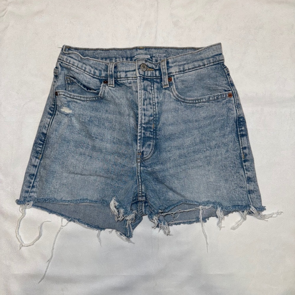 Old Navy Sky Hi‎ Straight Denim Shorts Size 6 Light Wash Frayed Hem Womens